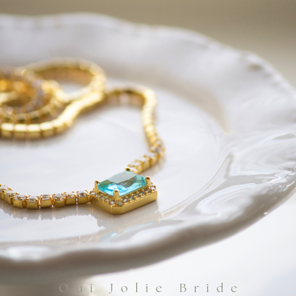 gold and emerald wedding necklace